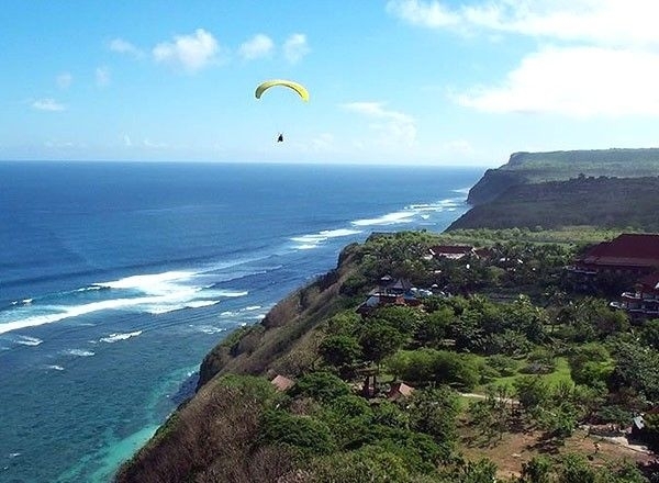 4a09766f67ad2ab0a0b2a5c7.jpg - paragliding bali