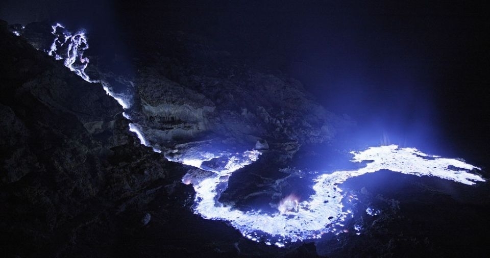 cefc5371c8f7867136f7ec09.jpg - ijen blue fire