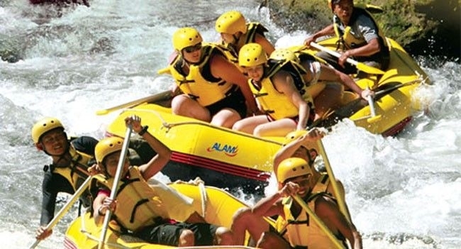 4b5800ce553bb24c3bba0a3c.jpg - rafting 1