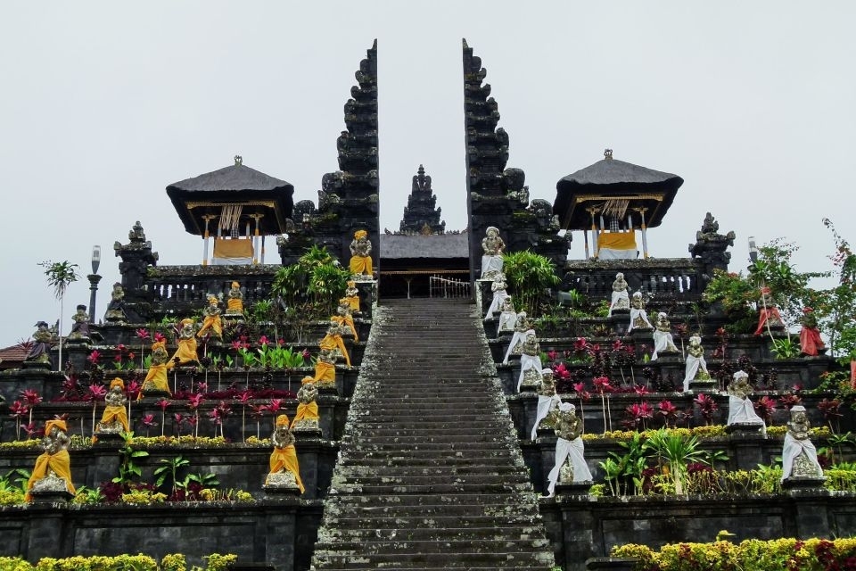 636cb961e645fdac1e97f685.jpg - besakih temple